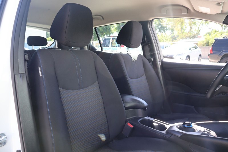 Nissan LEAF Vehicle Full-screen Gallery Image 20