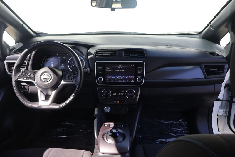 Nissan LEAF Vehicle Full-screen Gallery Image 22