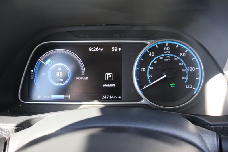 Nissan LEAF Vehicle Full-screen Gallery Image 23