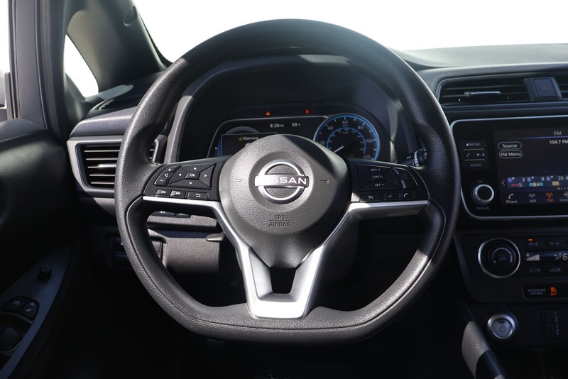 Nissan LEAF Vehicle Full-screen Gallery Image 24