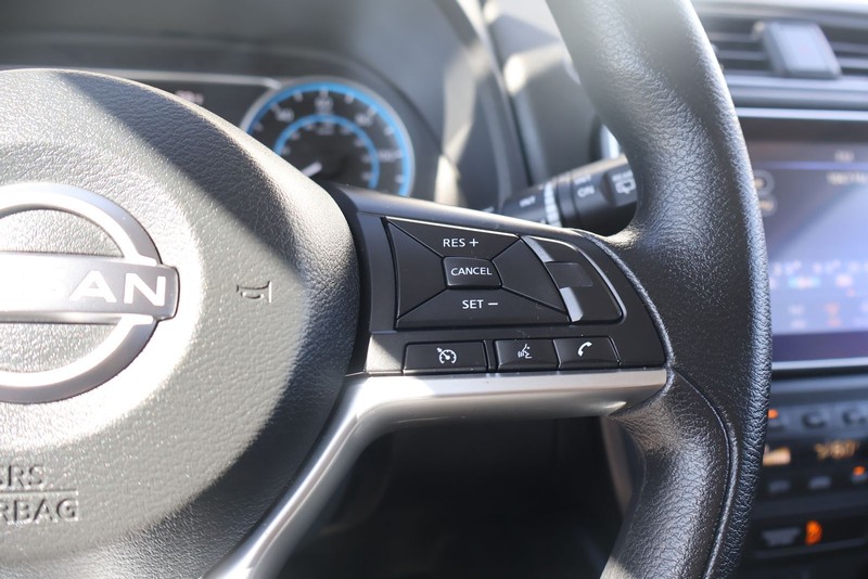 Nissan LEAF Vehicle Full-screen Gallery Image 26