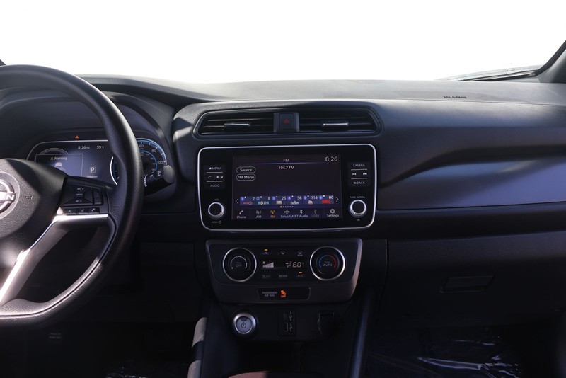 Nissan LEAF Vehicle Full-screen Gallery Image 27