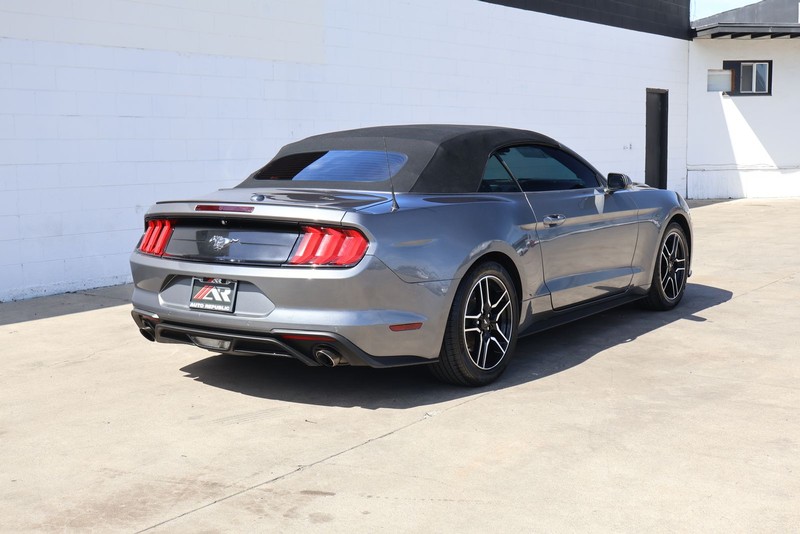 Ford Mustang Vehicle Full-screen Gallery Image 05