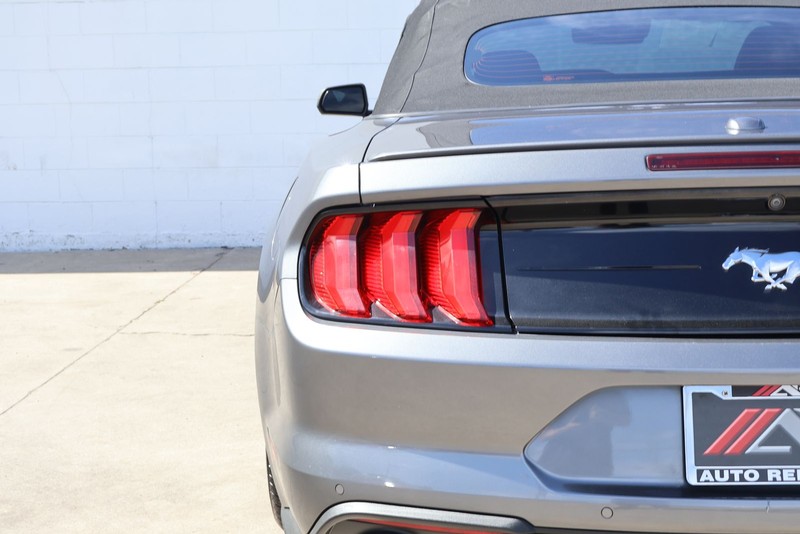 Ford Mustang Vehicle Full-screen Gallery Image 08