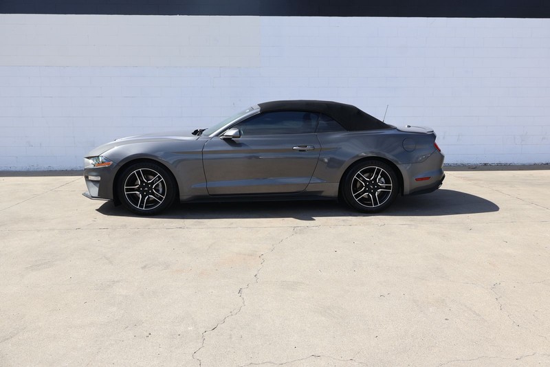 Ford Mustang Vehicle Full-screen Gallery Image 10