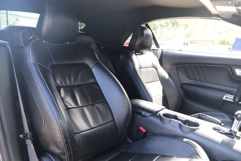 Ford Mustang Vehicle Full-screen Gallery Image 20