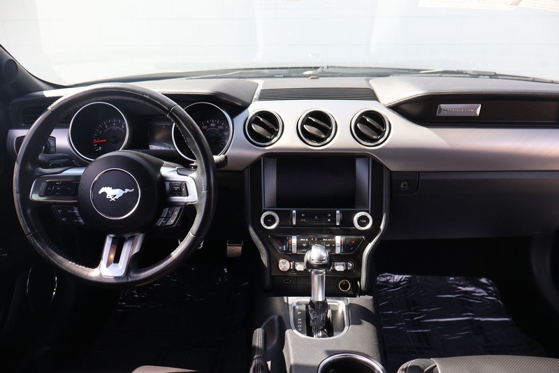 Ford Mustang Vehicle Full-screen Gallery Image 22