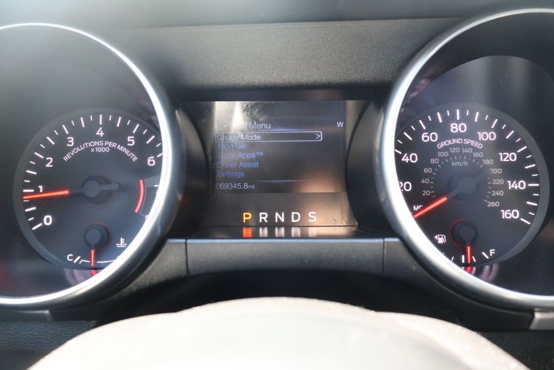 Ford Mustang Vehicle Full-screen Gallery Image 23