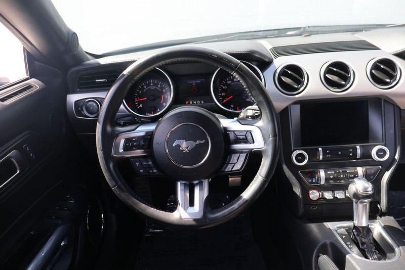 Ford Mustang Vehicle Full-screen Gallery Image 24