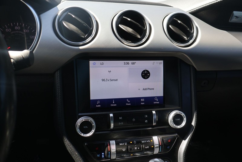 Ford Mustang Vehicle Full-screen Gallery Image 28