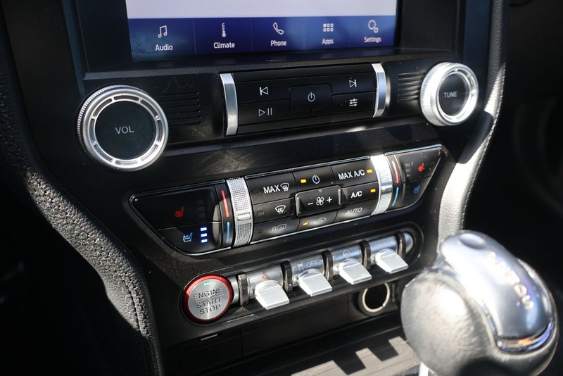 Ford Mustang Vehicle Full-screen Gallery Image 30