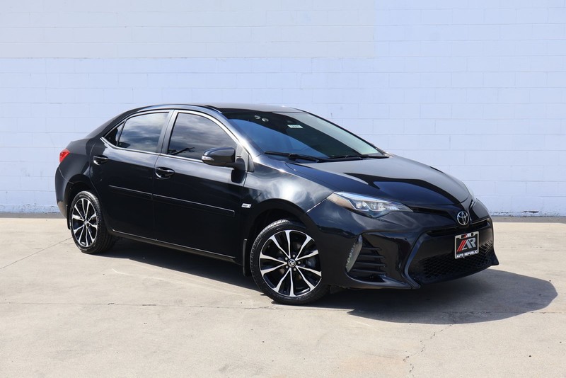 Toyota Corolla Vehicle Full-screen Gallery Image 01