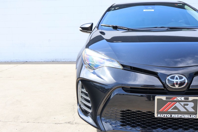 Toyota Corolla Vehicle Full-screen Gallery Image 03