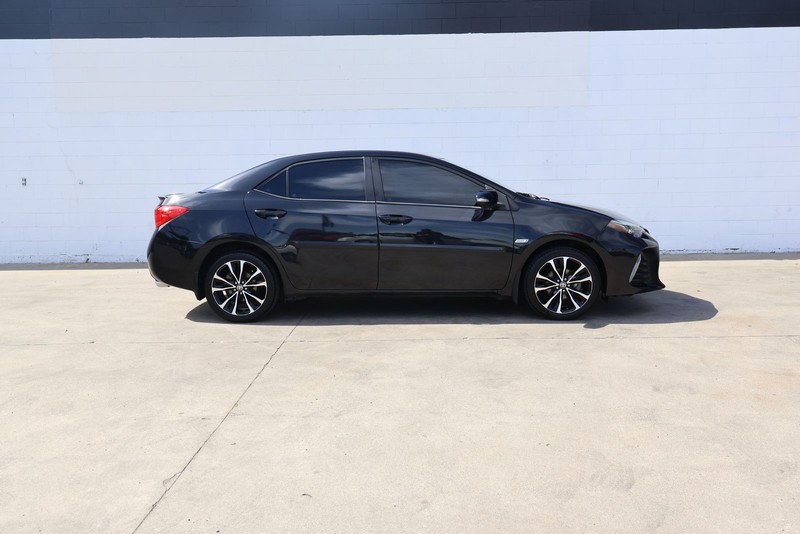 Toyota Corolla Vehicle Full-screen Gallery Image 04