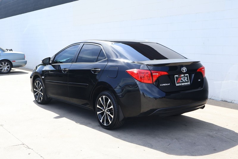 Toyota Corolla Vehicle Full-screen Gallery Image 09