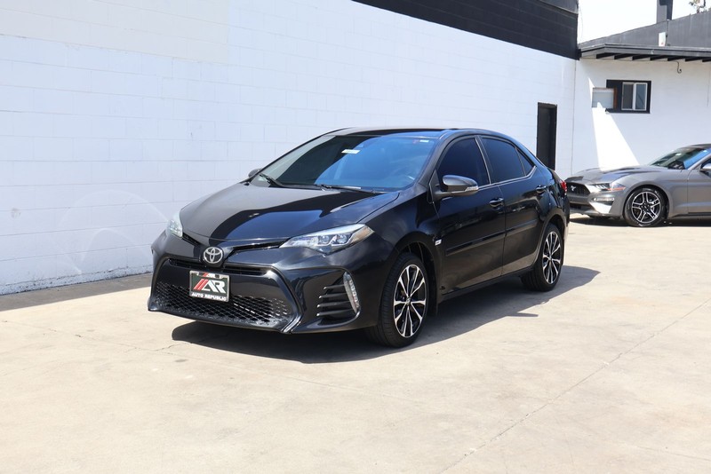 Toyota Corolla Vehicle Full-screen Gallery Image 11