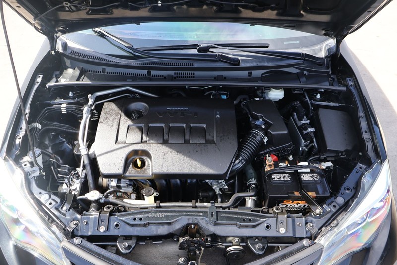 Toyota Corolla Vehicle Full-screen Gallery Image 12