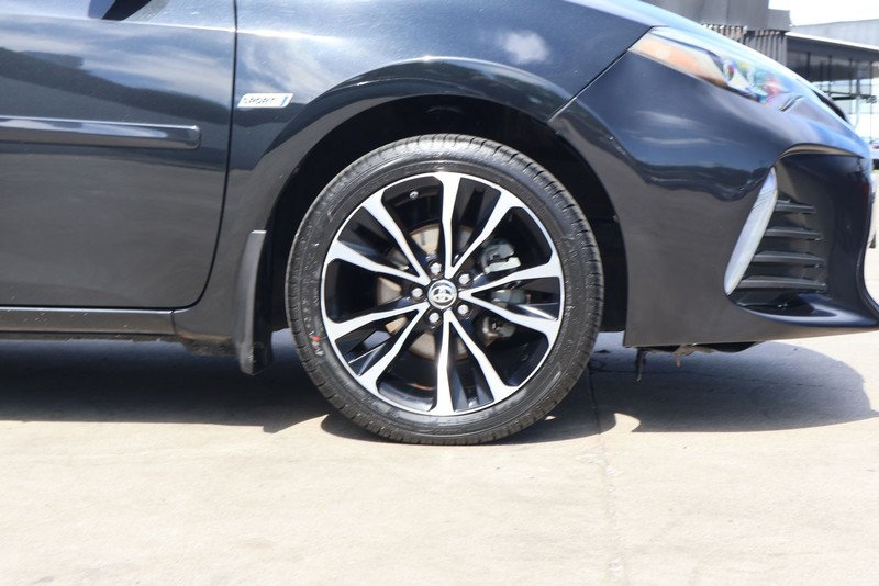 Toyota Corolla Vehicle Full-screen Gallery Image 13