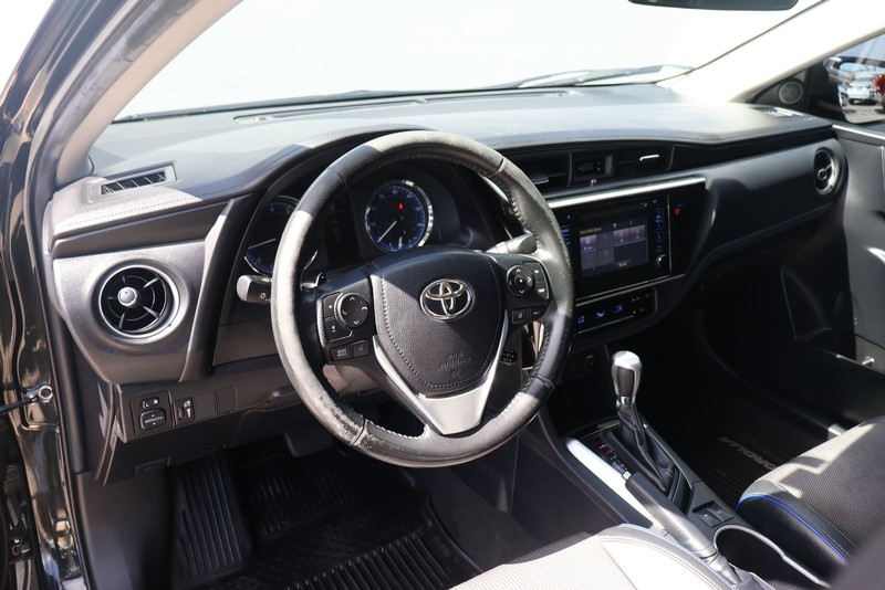 Toyota Corolla Vehicle Full-screen Gallery Image 16