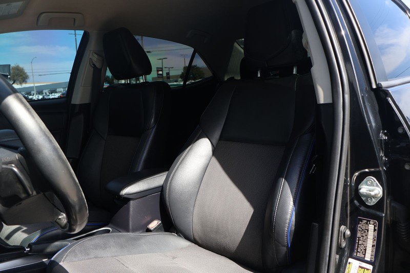 Toyota Corolla Vehicle Full-screen Gallery Image 17