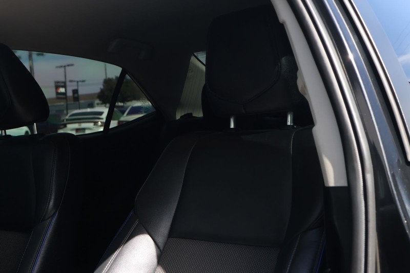 Toyota Corolla Vehicle Full-screen Gallery Image 18