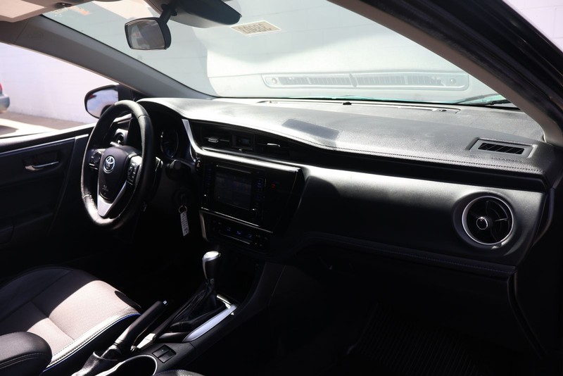 Toyota Corolla Vehicle Full-screen Gallery Image 19