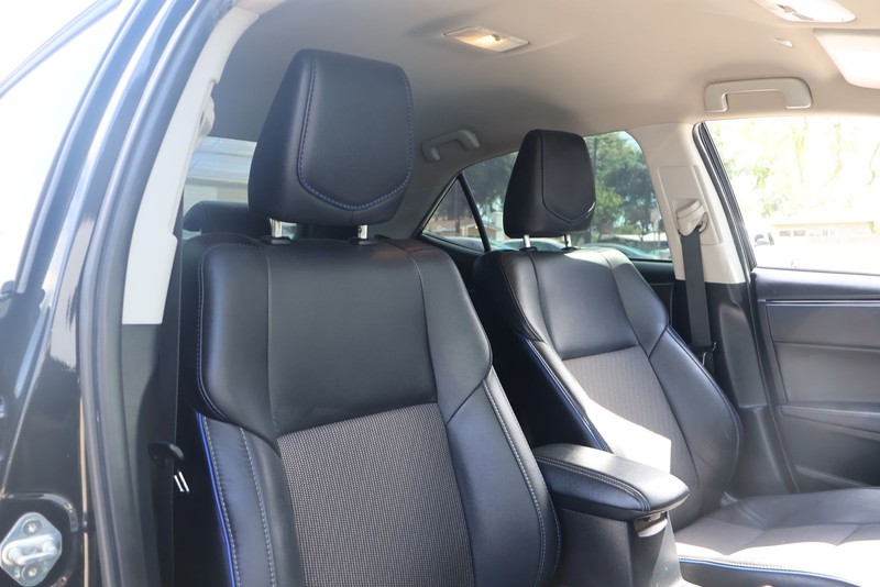 Toyota Corolla Vehicle Full-screen Gallery Image 20