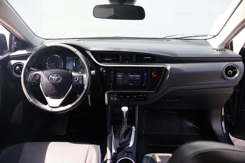 Toyota Corolla Vehicle Full-screen Gallery Image 22
