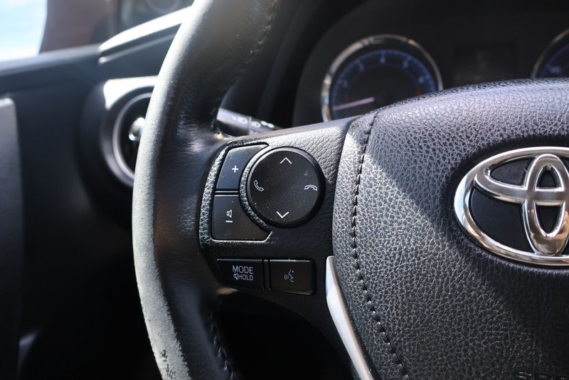 Toyota Corolla Vehicle Full-screen Gallery Image 25