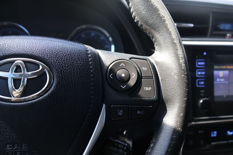 Toyota Corolla Vehicle Full-screen Gallery Image 26