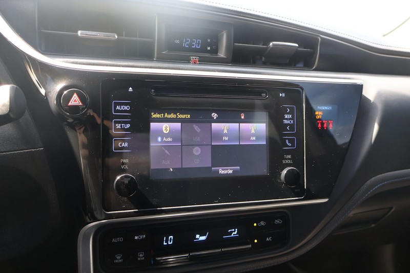 Toyota Corolla Vehicle Full-screen Gallery Image 28