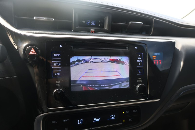 Toyota Corolla Vehicle Full-screen Gallery Image 29