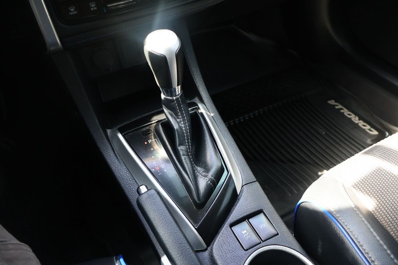 Toyota Corolla Vehicle Full-screen Gallery Image 31