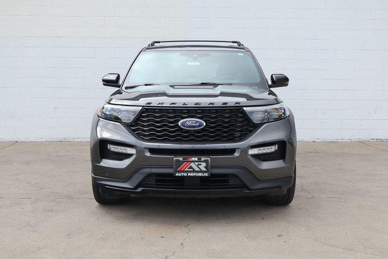 Ford Explorer Vehicle Full-screen Gallery Image 02