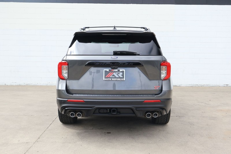 Ford Explorer Vehicle Full-screen Gallery Image 06