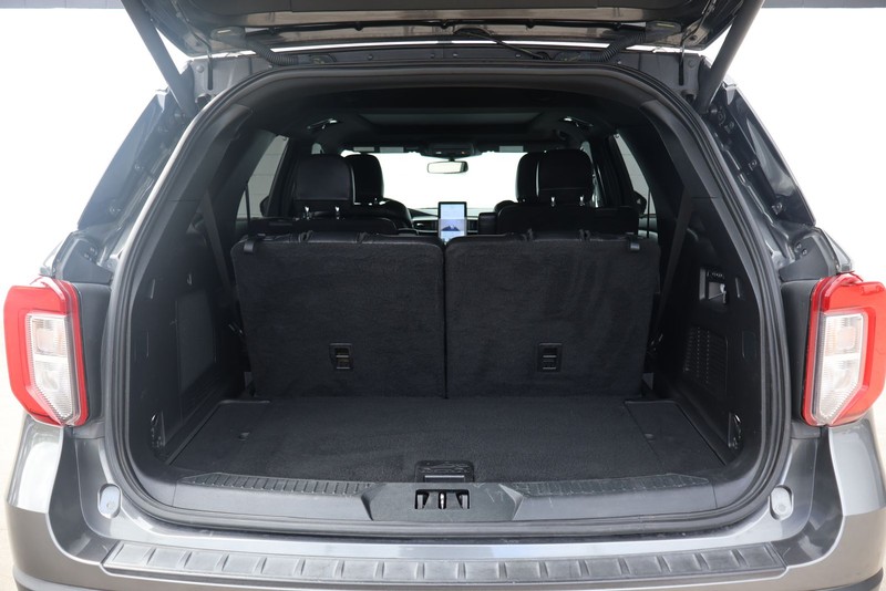 Ford Explorer Vehicle Full-screen Gallery Image 08