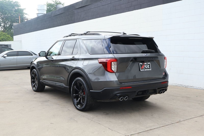 Ford Explorer Vehicle Full-screen Gallery Image 10