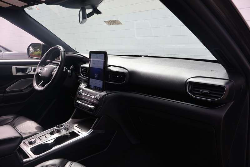 Ford Explorer Vehicle Full-screen Gallery Image 20