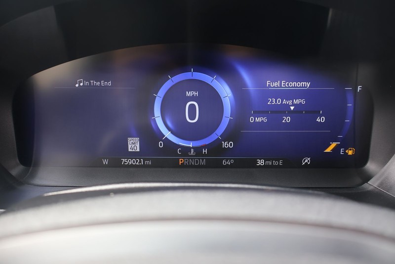 Ford Explorer Vehicle Full-screen Gallery Image 26