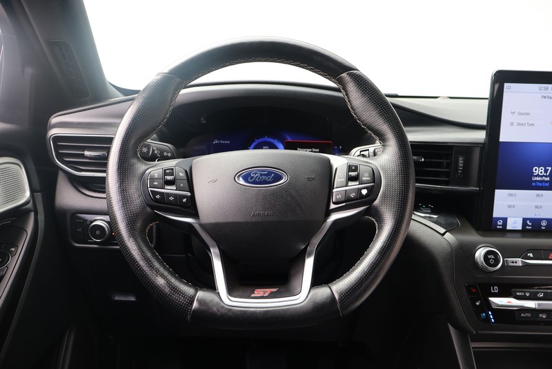 Ford Explorer Vehicle Full-screen Gallery Image 27