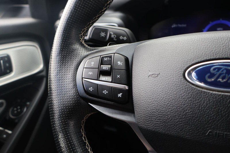 Ford Explorer Vehicle Full-screen Gallery Image 28