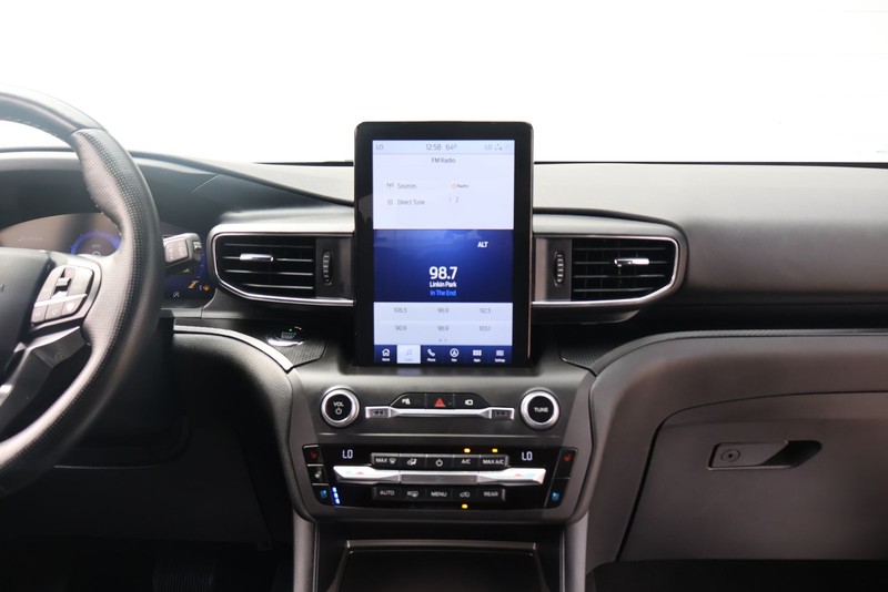 Ford Explorer Vehicle Full-screen Gallery Image 31