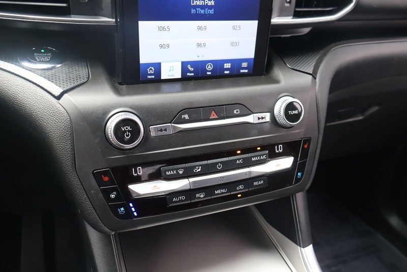 Ford Explorer Vehicle Full-screen Gallery Image 34