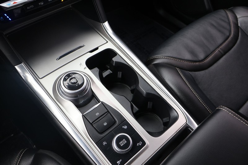 Ford Explorer Vehicle Full-screen Gallery Image 35