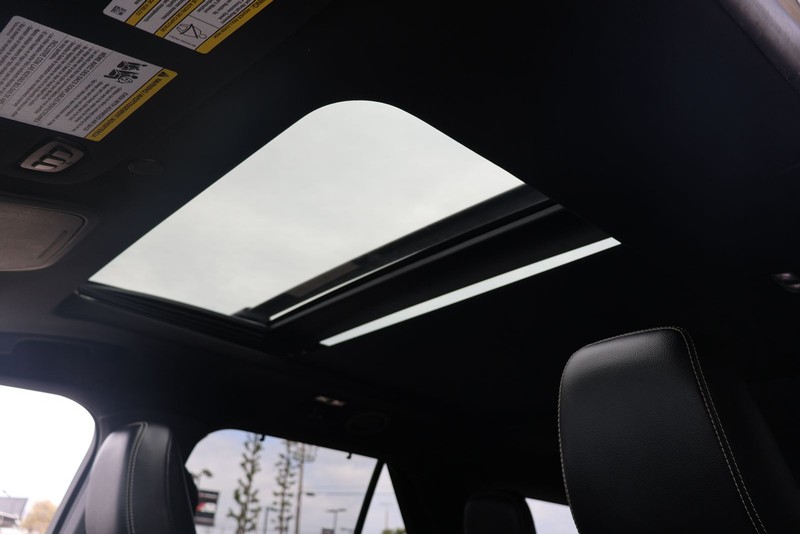 Ford Explorer Vehicle Full-screen Gallery Image 37