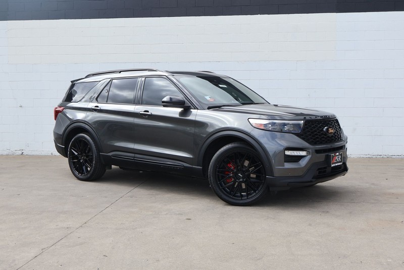 Ford Explorer Vehicle Full-screen Gallery Image 01