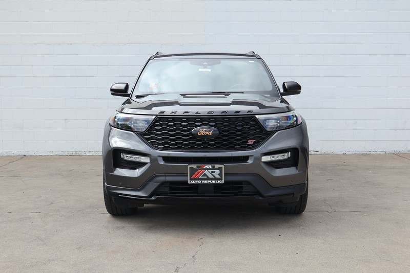 Ford Explorer Vehicle Full-screen Gallery Image 02