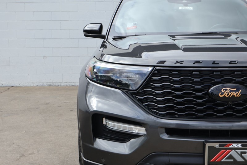 Ford Explorer Vehicle Full-screen Gallery Image 03