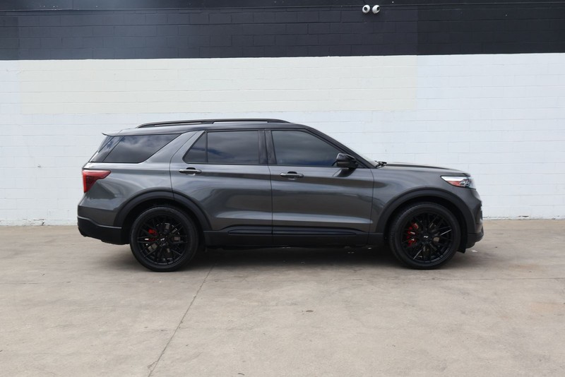 Ford Explorer Vehicle Full-screen Gallery Image 04