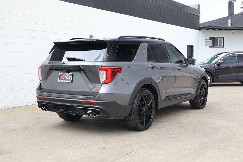 Ford Explorer Vehicle Full-screen Gallery Image 05